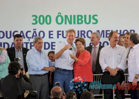 Aral Moreira recebeu 4 ônibus do programa 'Caminho da Escola'