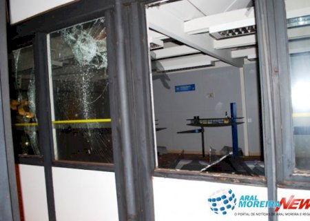 Ladrões arrombam caixa eletrônico do BB, em Aral Moreira