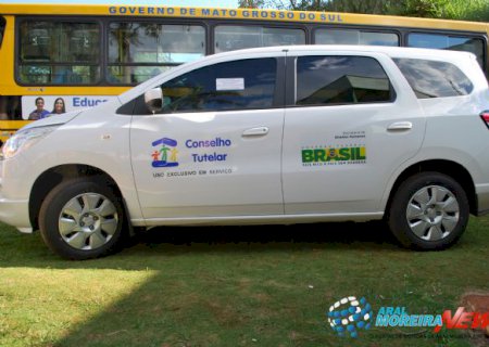 Aral Moreira recebe veículo zero quilômetro para o Conselho Tutelar