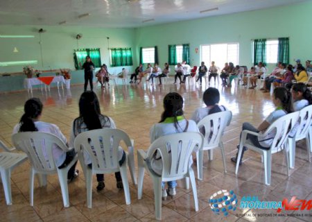 Famílias do Residencial Ipê participam de mais uma reunião social