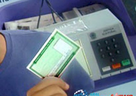 Cartório Eleitoral realiza atendimentos para entrega de títulos