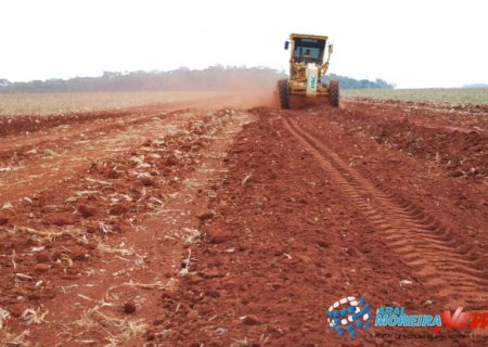 Prefeitura mantém manutenção das estradas rurais em Aral Moreira