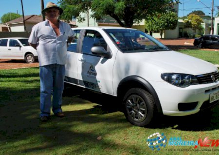 Prefeitura entrega veículo e notebook para a Agraer