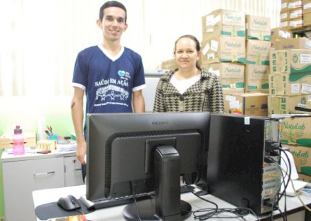 Aral Moreira recebe computadores para informatizar serviços farmacêuticos