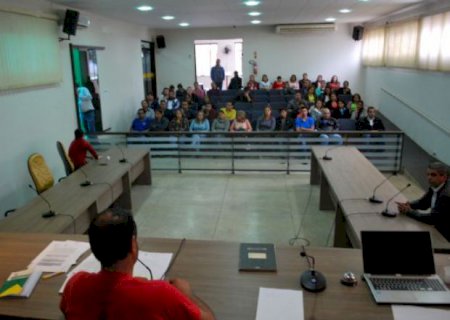 Em assembleia, professores da rede estadual decidem manter greve até sexta-feira