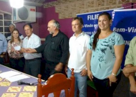 DEM realiza ato de filiação e apresenta empresário como pré-candidato a prefeito