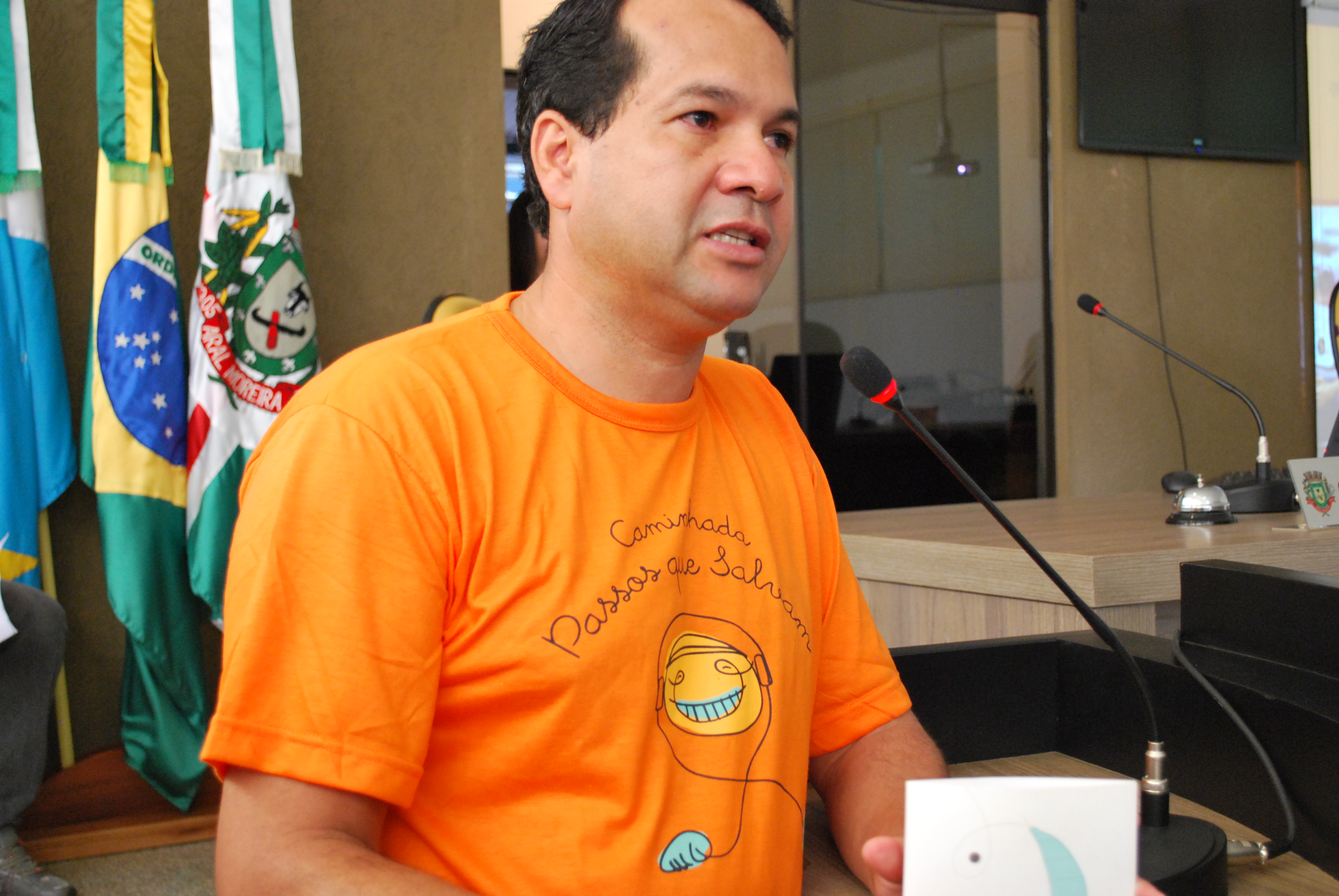 O vereador e coordenador Gilson Ferreira, o Bic&atilde;o, durante seu pronunciamento na abertura da palestra.