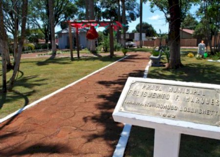 Prefeitura conclui revitalização da Praça Central e moradores elogiam iniciativa