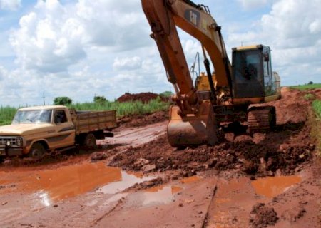 Secretaria de obras aproveita estiagem e intensifica recuperação das estradas rurais