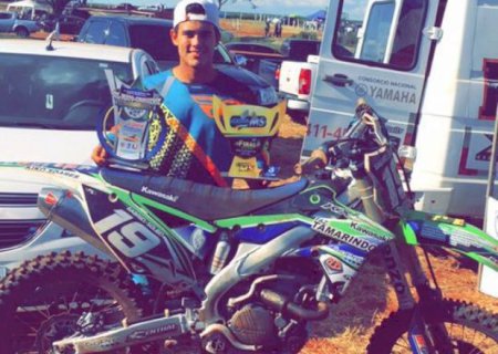 Em Maracaju, piloto de Aral Moreira abre a temporada comemorando conquista