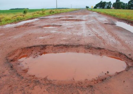 Tomada por buracos, MS-286 testa paciência e habilidade dos motoristas