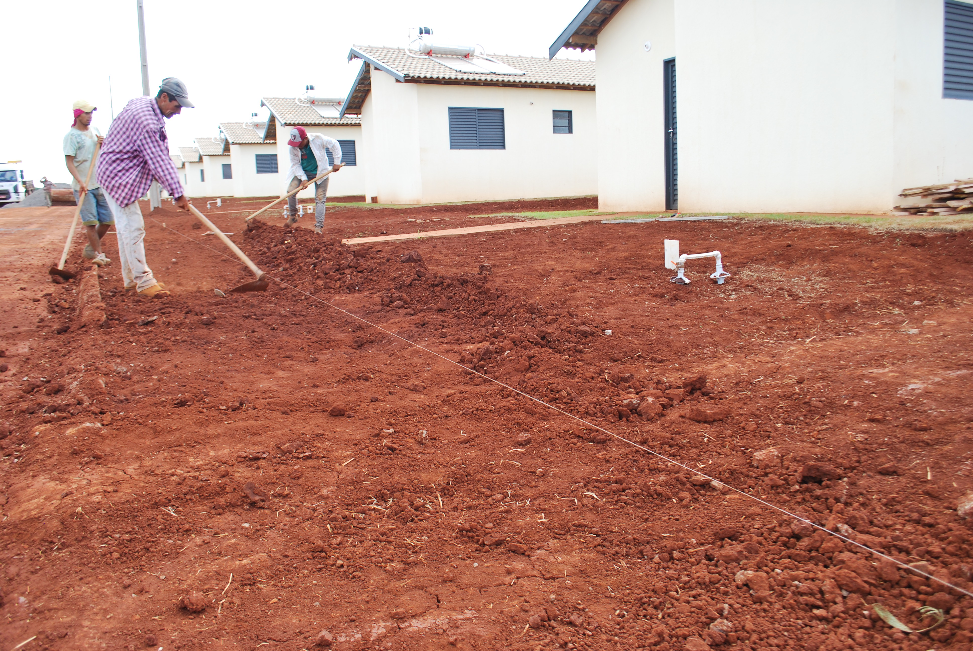 Local sendo preparado para a constru&ccedil;&atilde;o das cal&ccedil;adas.