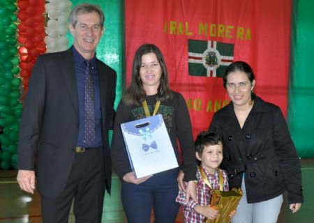 Educação premiou trabalhos do projeto que valoriza história de Aral Moreira