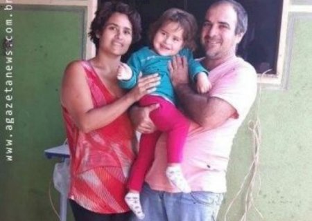 Pai e mãe batalham para conseguir exame para a filha