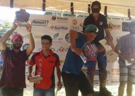 Piloto de Aral Moreira conquista dois troféus em velocross de Bonito