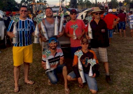 Pilotos de Aral Moreira dominam competição de velocross em Capitan Bado