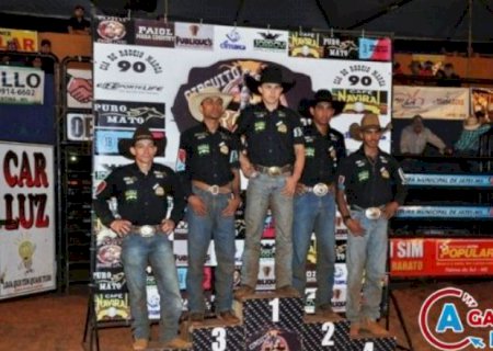 Peão de Aral Moreira representa MS em Rodeio de Goiás