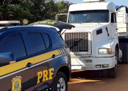 Cocaína avaliada em R$ 2,3 milhões é encontrada em fundo falso de carreta