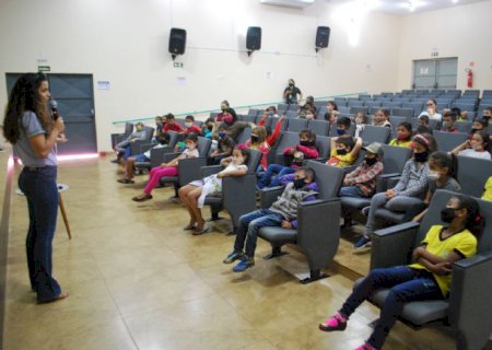 Sicredi Aral Moreira realiza palestras educativas sobre Educação Financeira