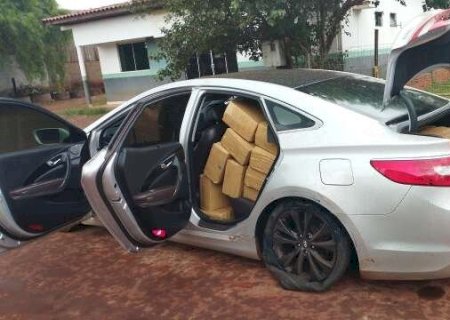 Motorista lota carro com 810 kg de maconha, mas abandona carga em plantação