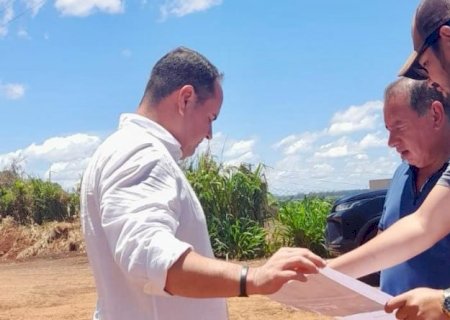 Gerson discute projetos de reforma do estádio e asfalto ao frigorífico em Sidrolândia